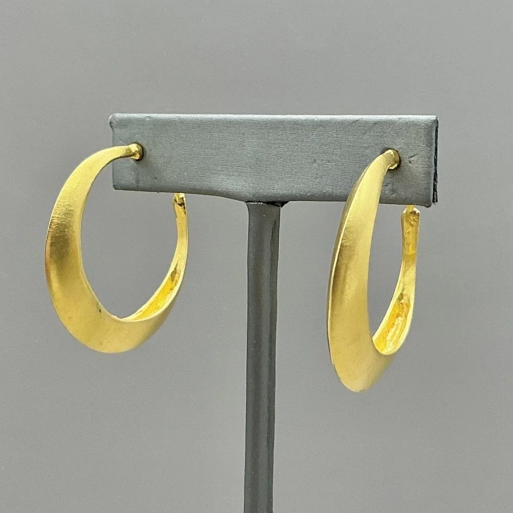 Kenneth Lane Earrings Gold Tone Hoop Clip On Round Classic Jewelry Womens 1.5" - Picture 3 of 7